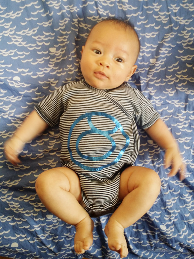 Custom Baby Clothes: Rompers with Iron-On Vinyl・ロゴをアイロンプリントしたロンパース